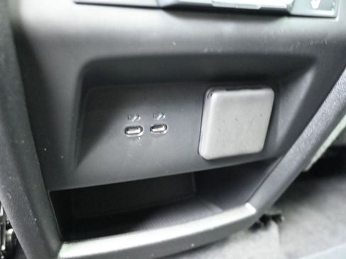 Used 2024 Chevrolet Traverse RS FWD image 25
