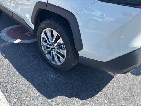 Used 2022 Toyota RAV4 XLE Premium image 11