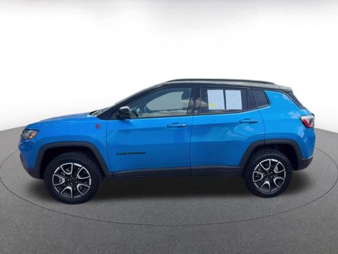 Used 2025 Jeep Compass Trailhawk w/ Trailer Tow Group AWD/4WD image 9
