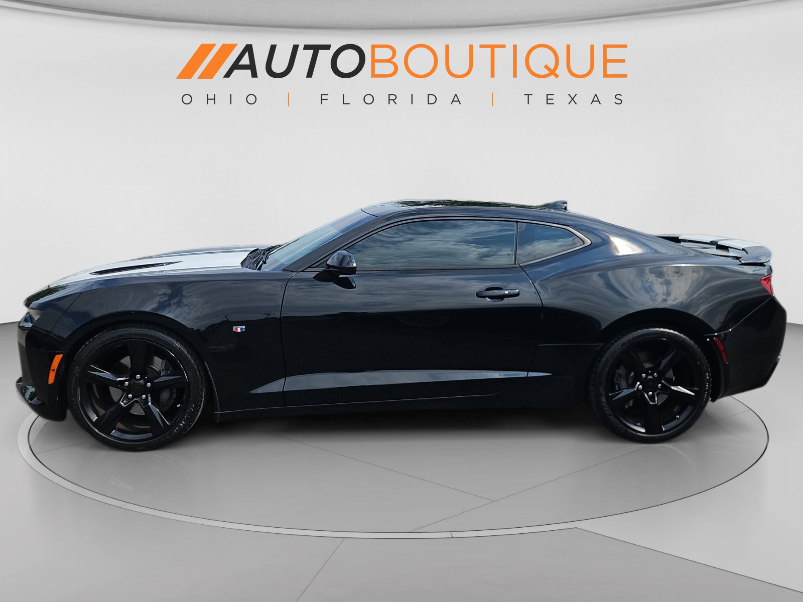 Used 2018 Chevrolet Camaro SS RWD image 2