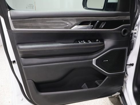 Used 2022 Jeep Wagoneer Series II image 13