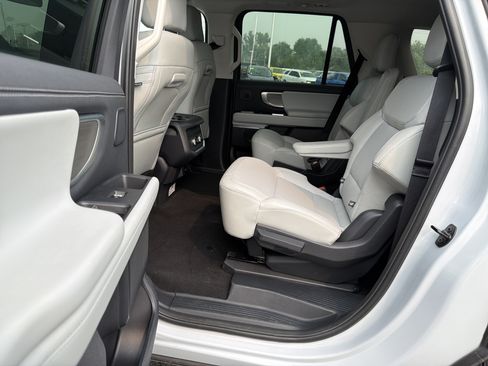 Used 2025 Ford Expedition Max Platinum w/ Driver's Package AWD/4WD image 13