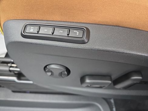 Used 2025 Volkswagen ID. Buzz Pro S Plus image 22