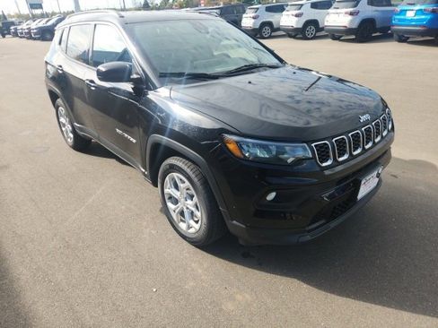 Used 2024 Jeep Compass Latitude image 9