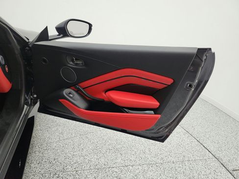 Used 2021 Aston Martin V8 Vantage Coupe RWD image 19