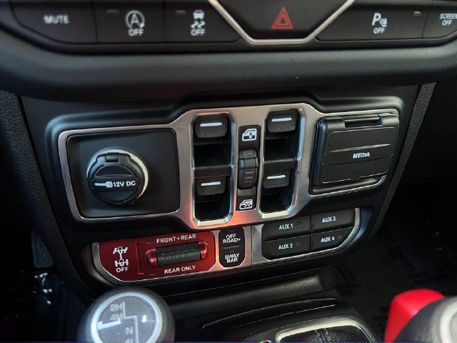 Used 2025 Jeep Wrangler Unlimited Rubicon w/ Safety Group AWD/4WD image 24