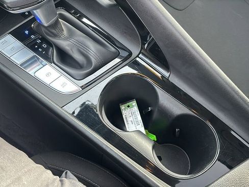 Used 2025 Hyundai Elantra SEL image 21