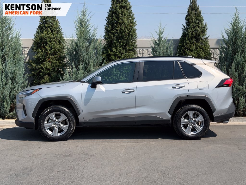 Used 2025 Toyota RAV4 XLE AWD/4WD image 4