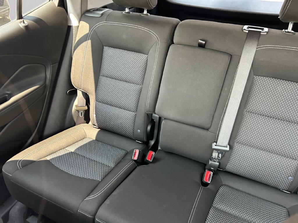 Used 2024 GMC Terrain SLE w/ Driver Convenience Package FWD image 14