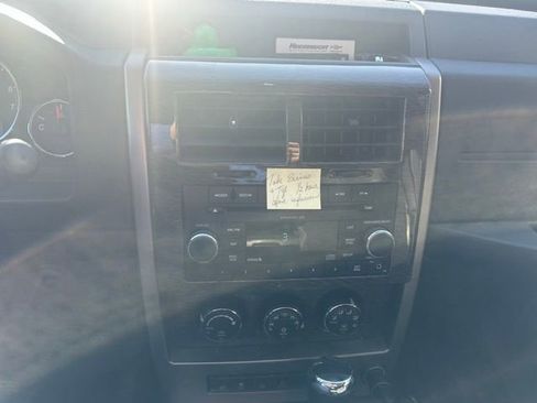 Used 2011 Jeep Liberty Limited w/ Comfort/Convenience Group image 6