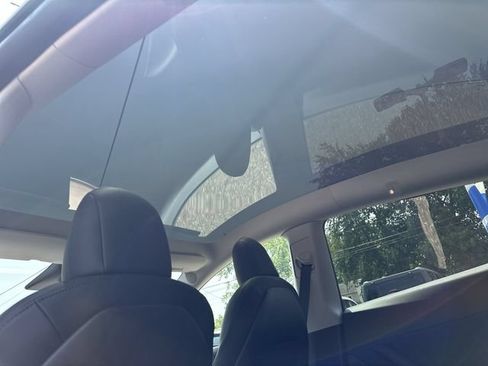 Used 2021 Tesla Model Y Long Range AWD/4WD image 18