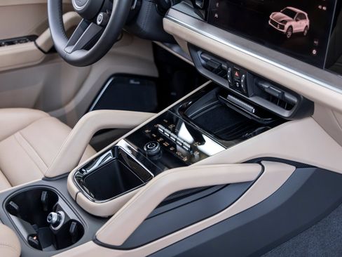 Certified 2025 Porsche Cayenne S AWD/4WD image 65