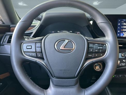 Used 2025 Lexus ES 300h w/ Premium Package FWD image 17