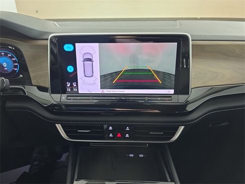 Used 2025 Volkswagen Atlas SE image 11