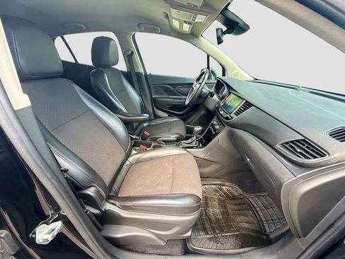 Used 2021 Buick Encore Preferred image 28