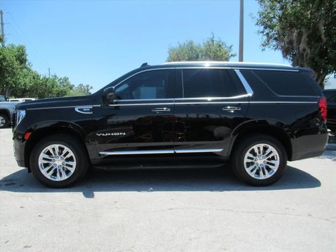Used 2022 GMC Yukon SLT w/ SLT Luxury Package RWD image 4