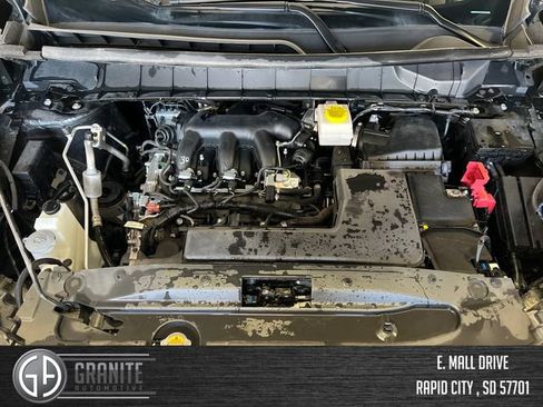 Used 2025 Nissan Pathfinder SL FWD image 23