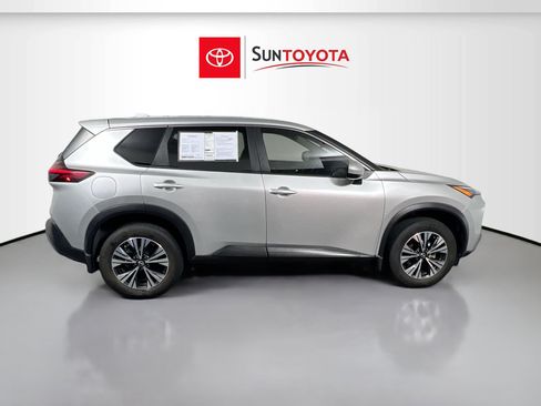 Used 2023 Nissan Rogue SV FWD image 2