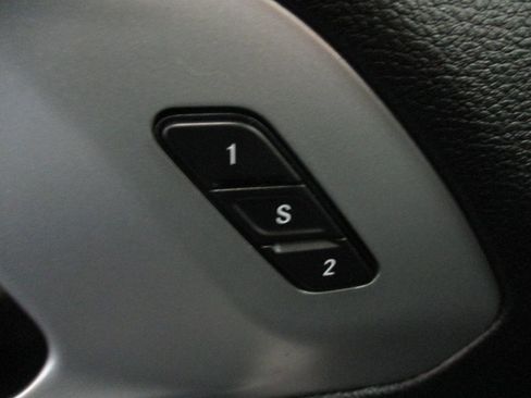 Used 2020 Chrysler Pacifica Touring-L Plus image 25