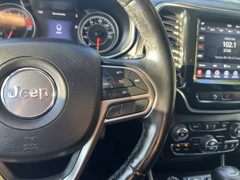Used 2020 Jeep Cherokee Limited AWD/4WD image 17