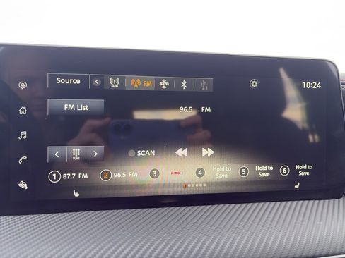 Certified 2025 Nissan Kicks SR w/ SR Premium Package image 24