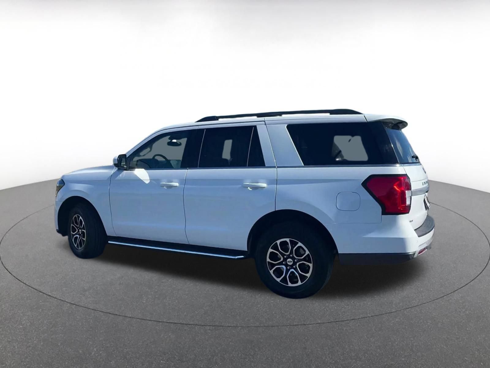 Used 2023 Ford Expedition XLT RWD image 9