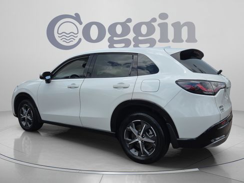 Certified 2024 Honda HR-V EX-L image 3