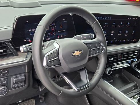 Used 2025 Chevrolet Suburban LT w/ Comfort Package image 19