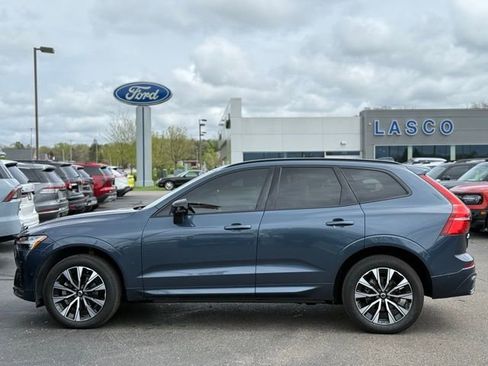 Used 2023 Volvo XC60 B5 Plus AWD/4WD image 45