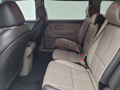 Used 2016 Kia Sedona LX w/ LX Essentials Premium Package FWD image 18