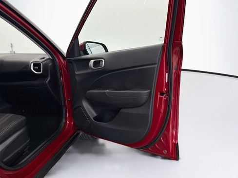 Used 2025 Hyundai Venue SEL FWD image 33