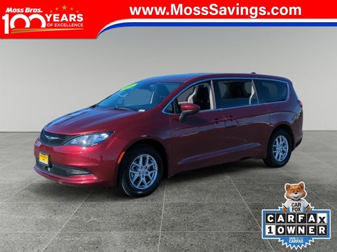 Used 2023 Chrysler Voyager LX image 1