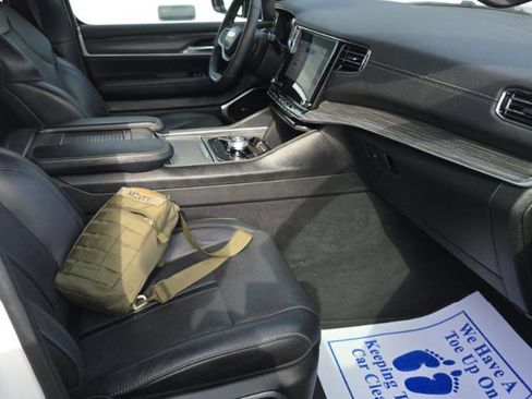 Used 2024 Jeep Wagoneer L Series II w/ Flexible Seating Group image 8