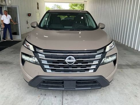 Used 2025 Nissan Rogue SV AWD/4WD image 24