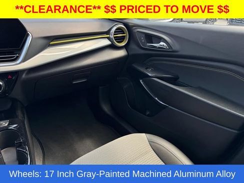 Used 2025 Chevrolet Trax LT FWD image 19