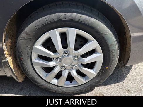 Used 2020 Nissan Versa S FWD image 8