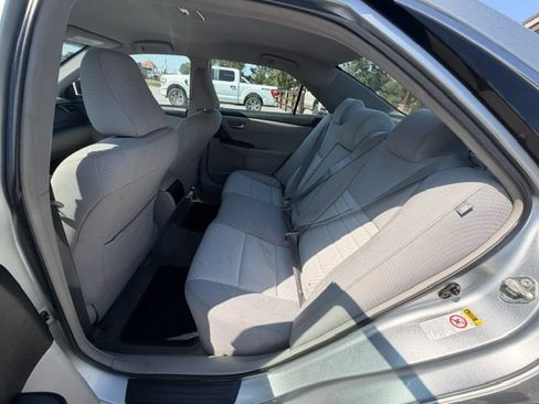 Used 2017 Toyota Camry LE FWD image 11