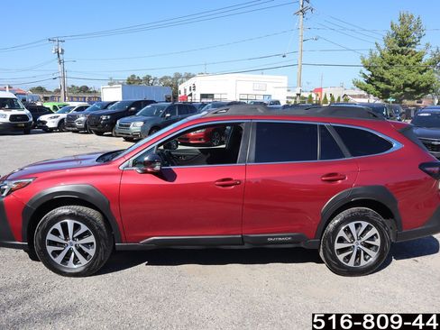 Used 2023 Subaru Outback Premium image 9