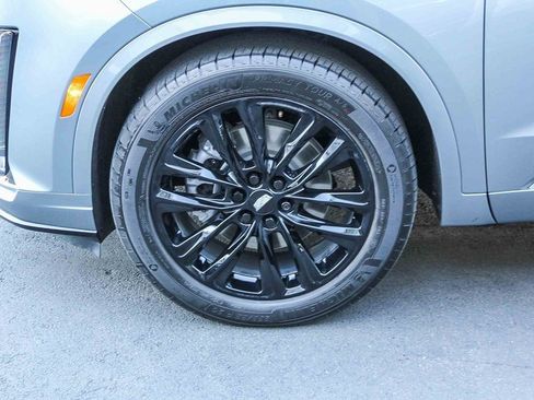 Used 2023 Cadillac XT6 Premium Luxury image 9