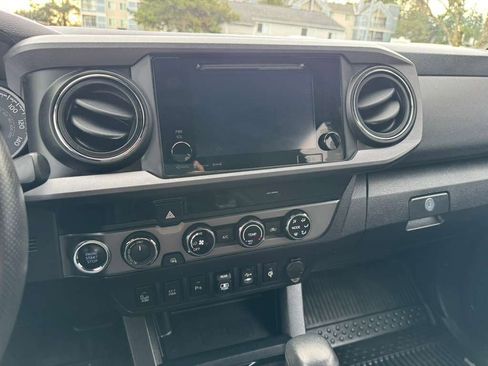 Used 2018 Toyota Tacoma TRD Off-Road image 11