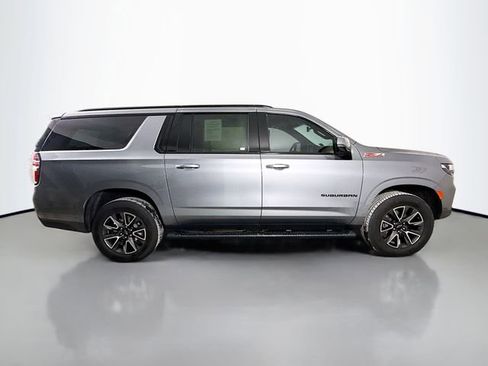 Used 2021 Chevrolet Suburban Z71 w/ Luxury Package image 11