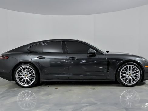 Used 2020 Porsche Panamera image 14
