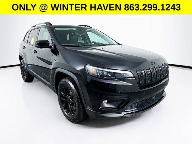Certified 2023 Jeep Cherokee Altitude Lux image 1