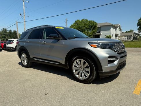 Used 2024 Ford Explorer Limited w/ Limited Technology Package AWD/4WD image 3