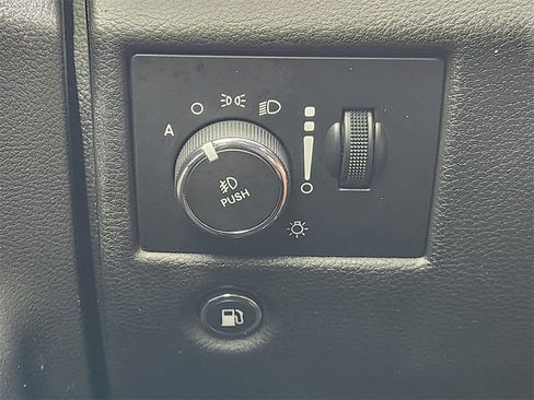 Used 2018 Jeep Grand Cherokee Limited image 24