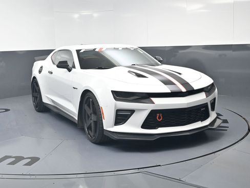 Used 2017 Chevrolet Camaro SS RWD image 14