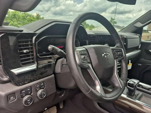 Used 2024 Chevrolet Silverado 1500 LT Trail Boss w/ LT Trail Boss Premium Package AWD/4WD image 10