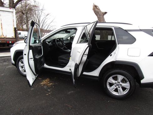 Used 2021 Toyota RAV4 LE image 24