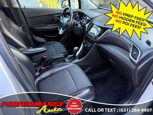 Used 2018 Chevrolet Trax LT w/ LT Convenience Package AWD/4WD image 8