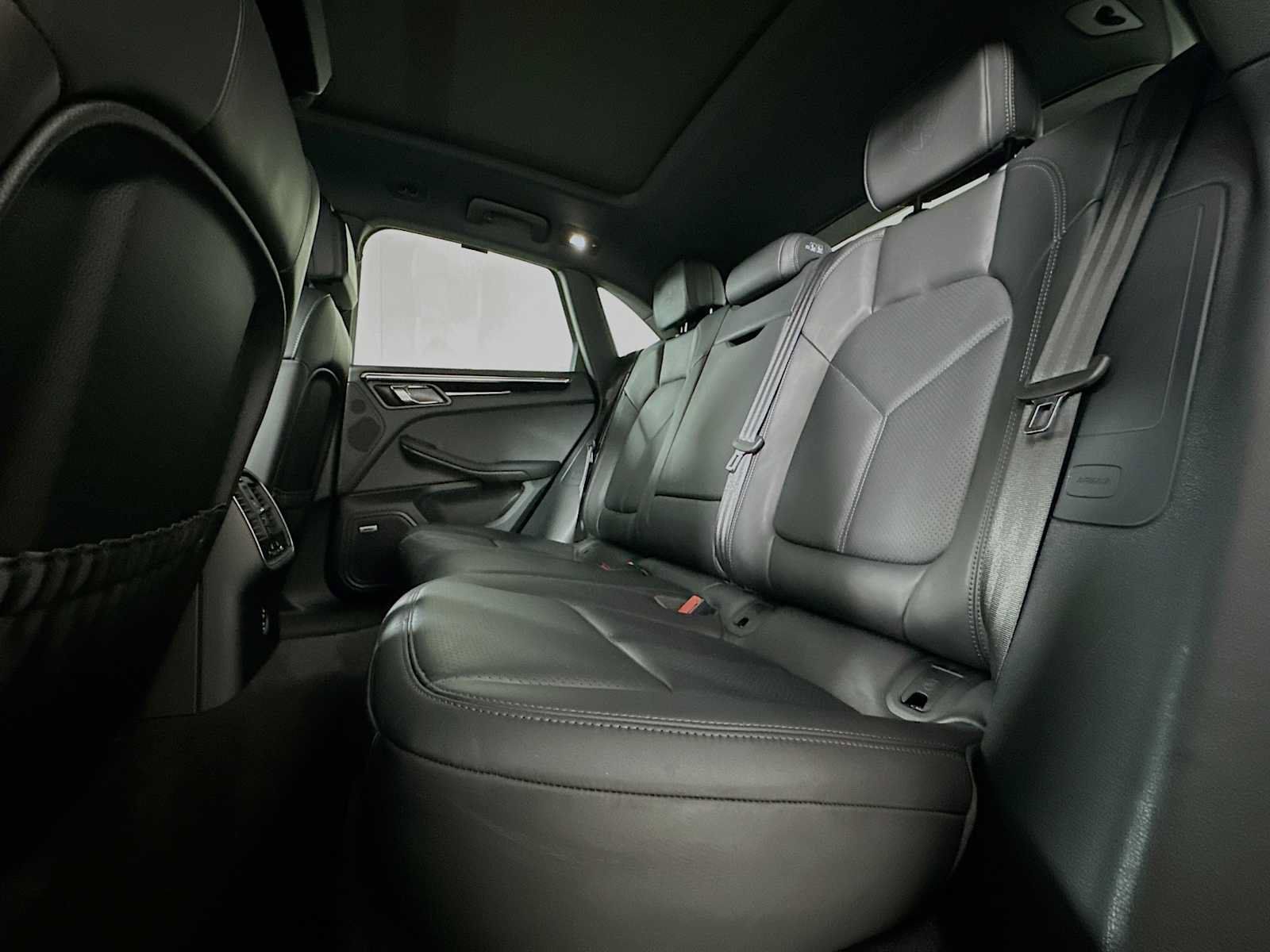 Certified 2026 Porsche Macan AWD/4WD image 23